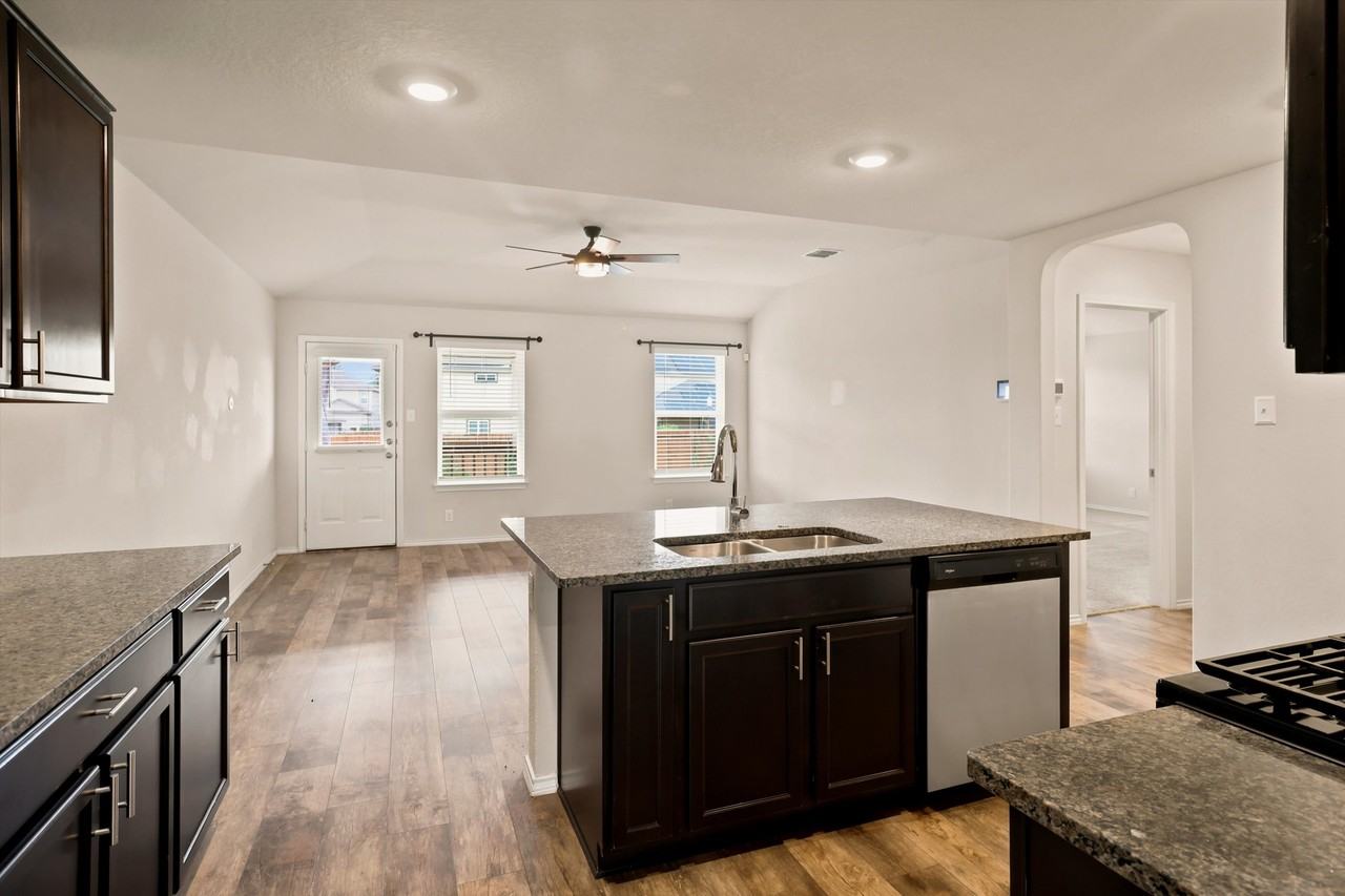 8106 Chestnut Blue Dr #1 - Photo 3 of 30