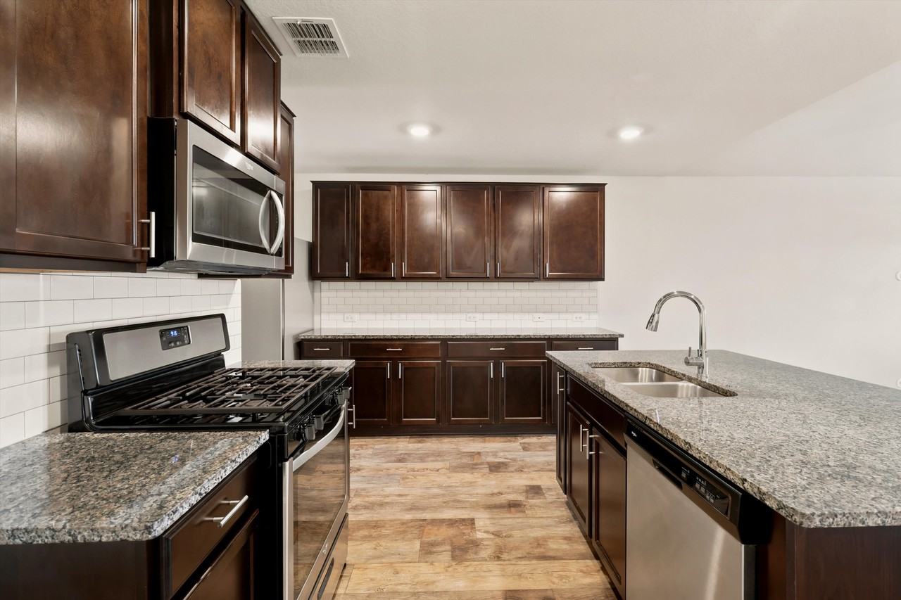 8106 Chestnut Blue Dr #1 - Photo 4 of 30