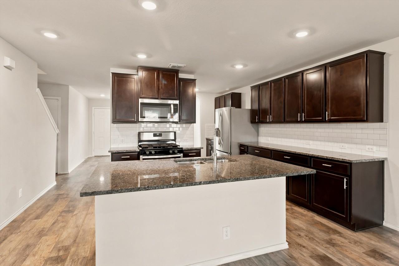 8106 Chestnut Blue Dr #1 - Photo 5 of 30