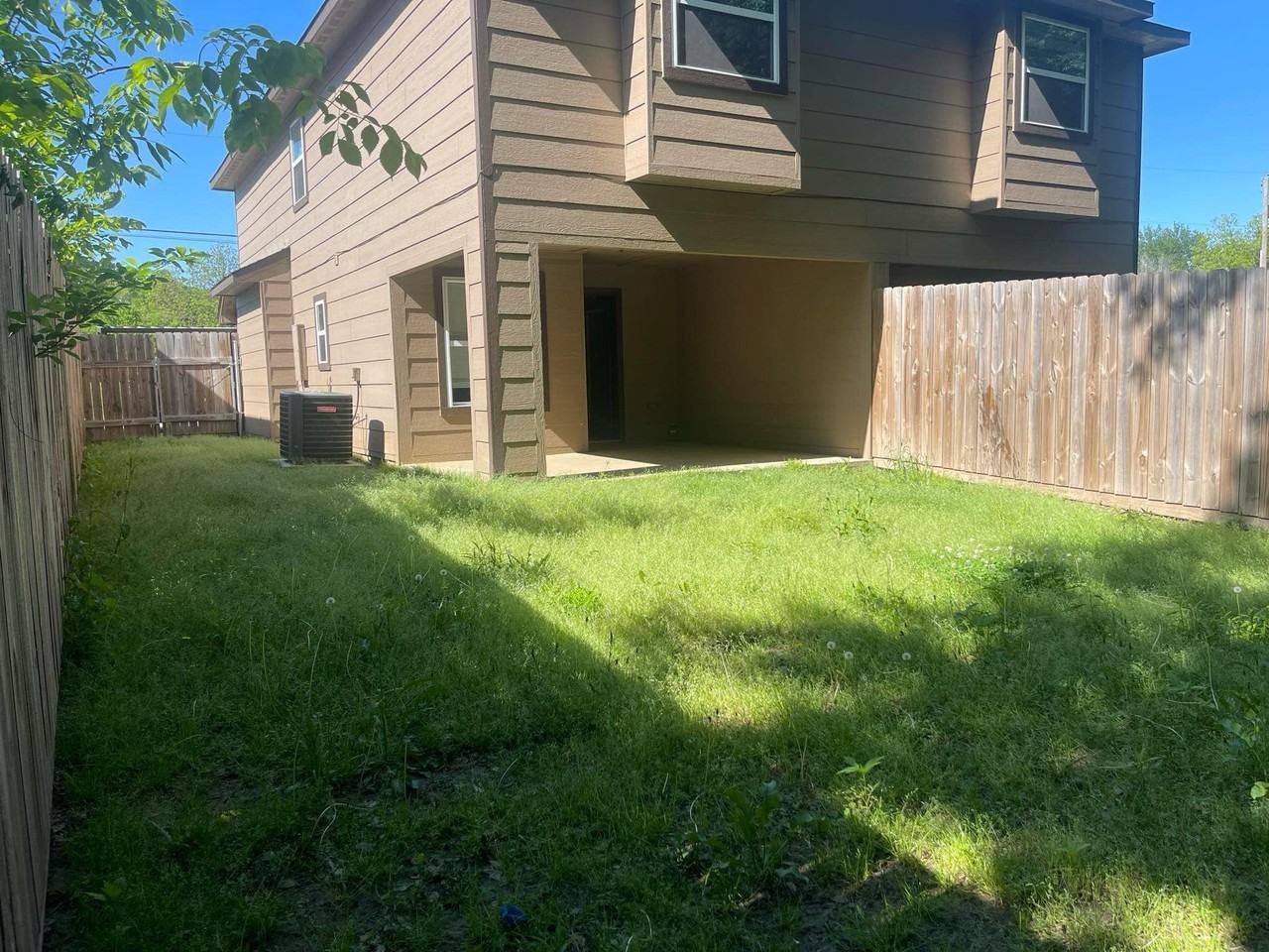 680 Sycamore St #1 - Photo 6 of 10