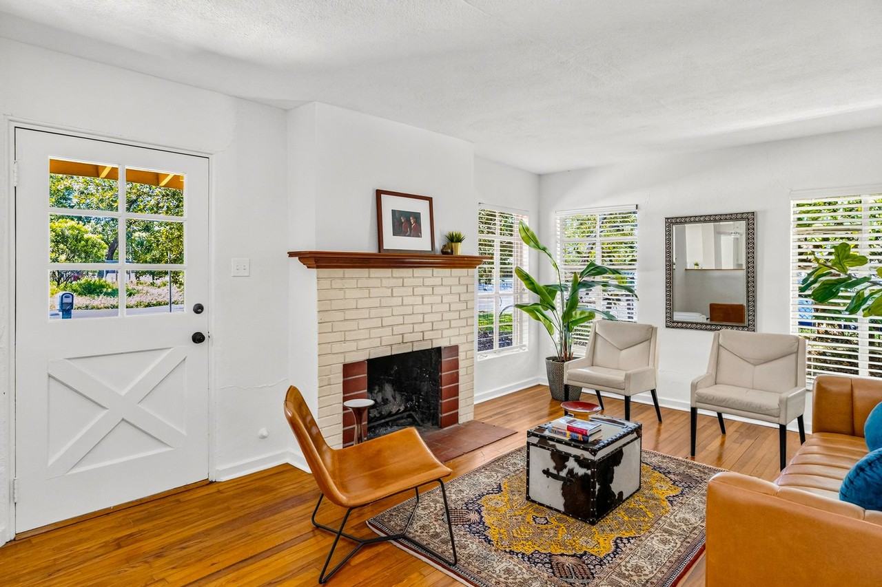 1064 Sycamore St - Photo 3 of 34