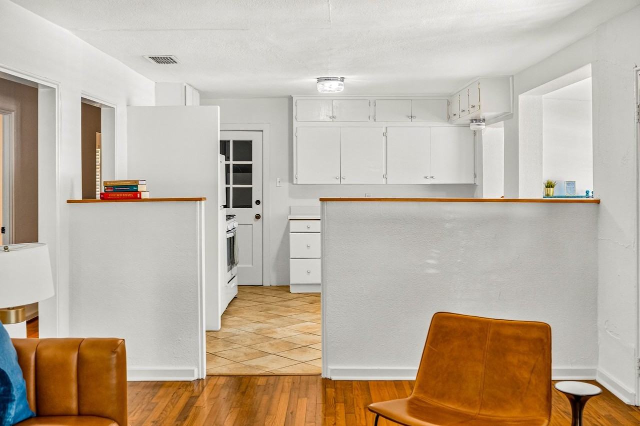 1064 Sycamore St - Photo 6 of 34