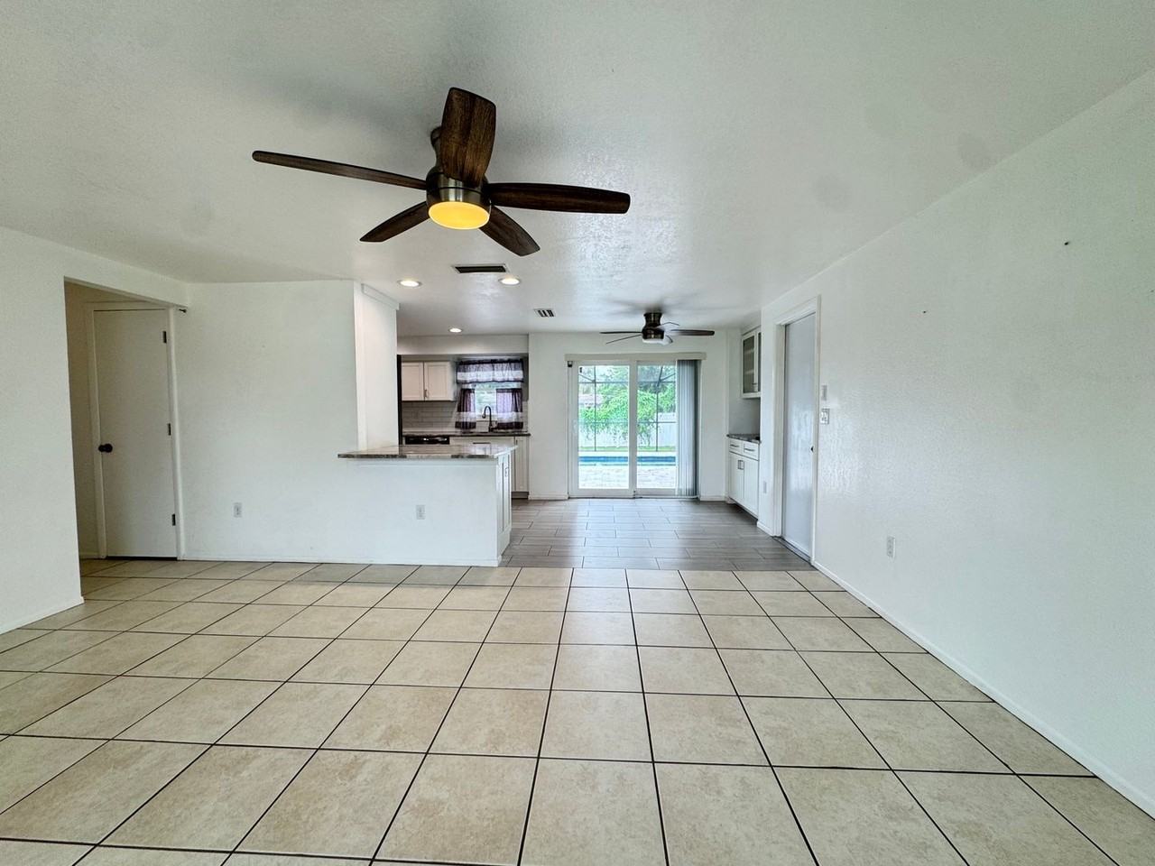 3410 Bay St - Photo 4 of 31