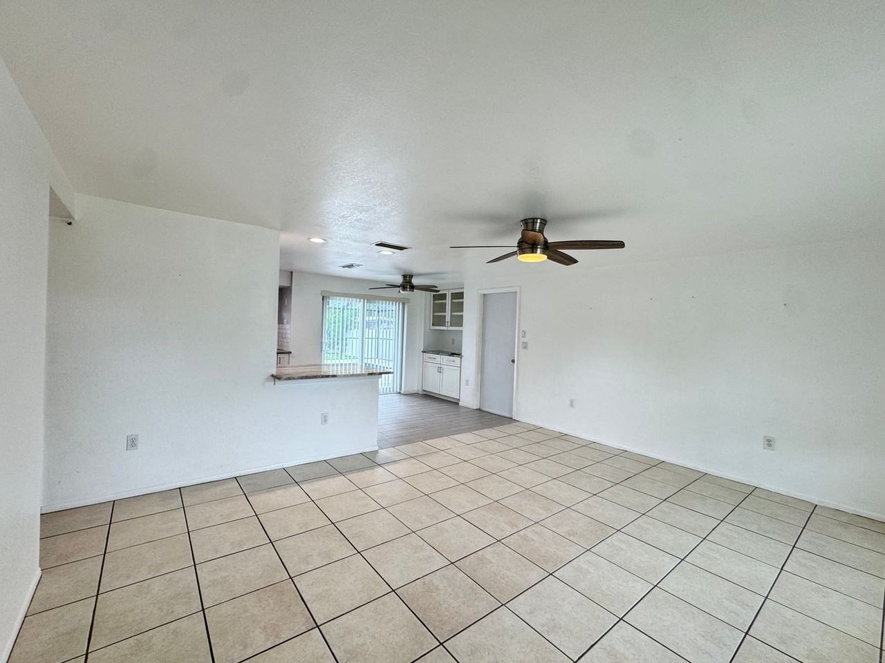 3410 Bay St - Photo 5 of 31