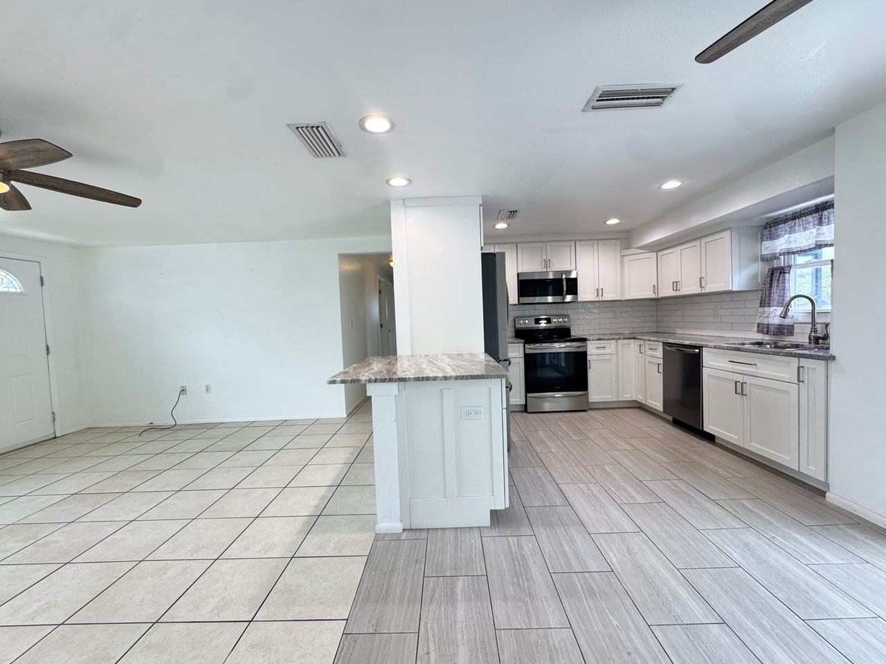 3410 Bay St - Photo 7 of 31