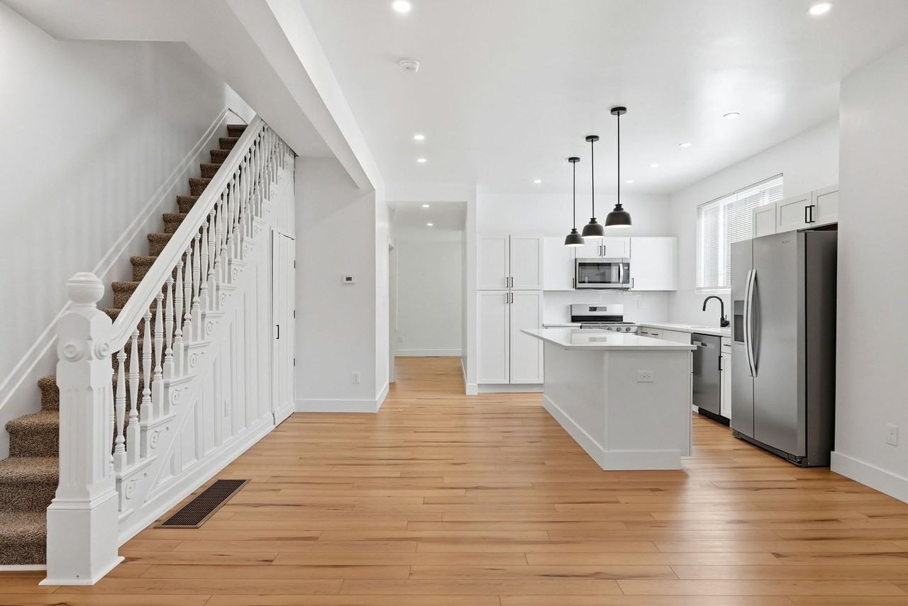 218 11th St - Photo 2 of 31