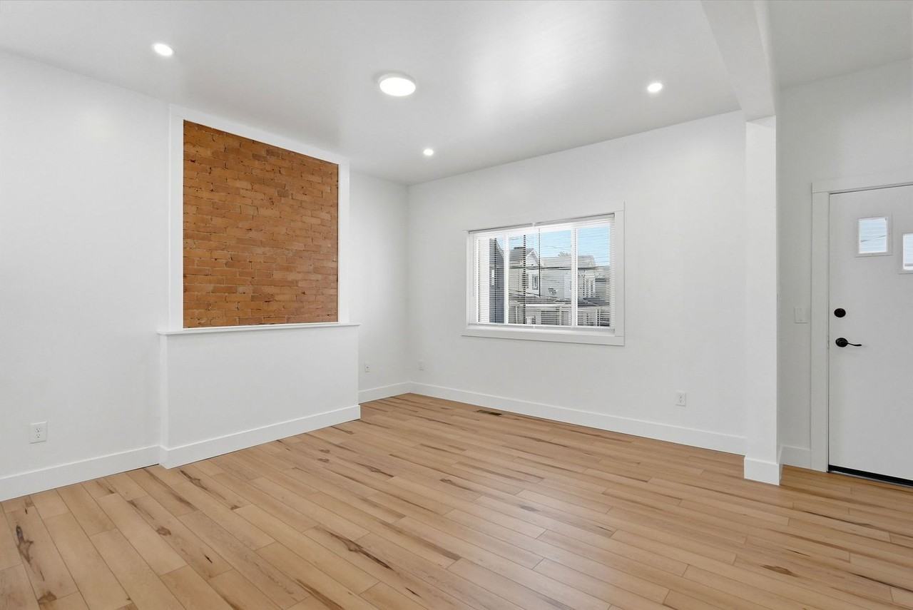218 11th St - Photo 3 of 31
