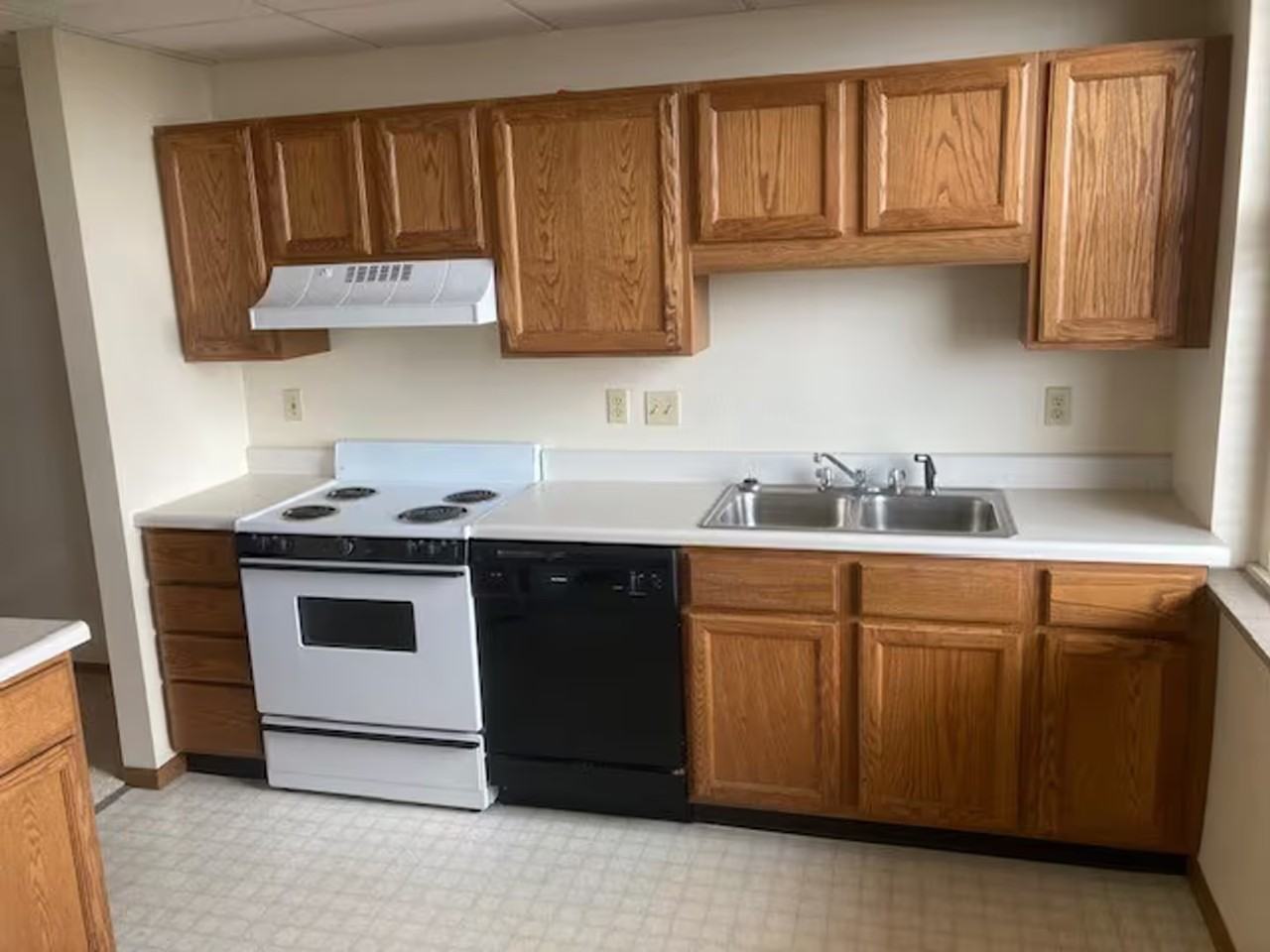 Eastward Apartments - Photo 2 of 4