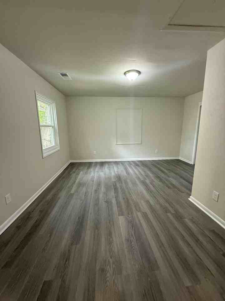109 Houston Dr #1 - Photo 2 of 11
