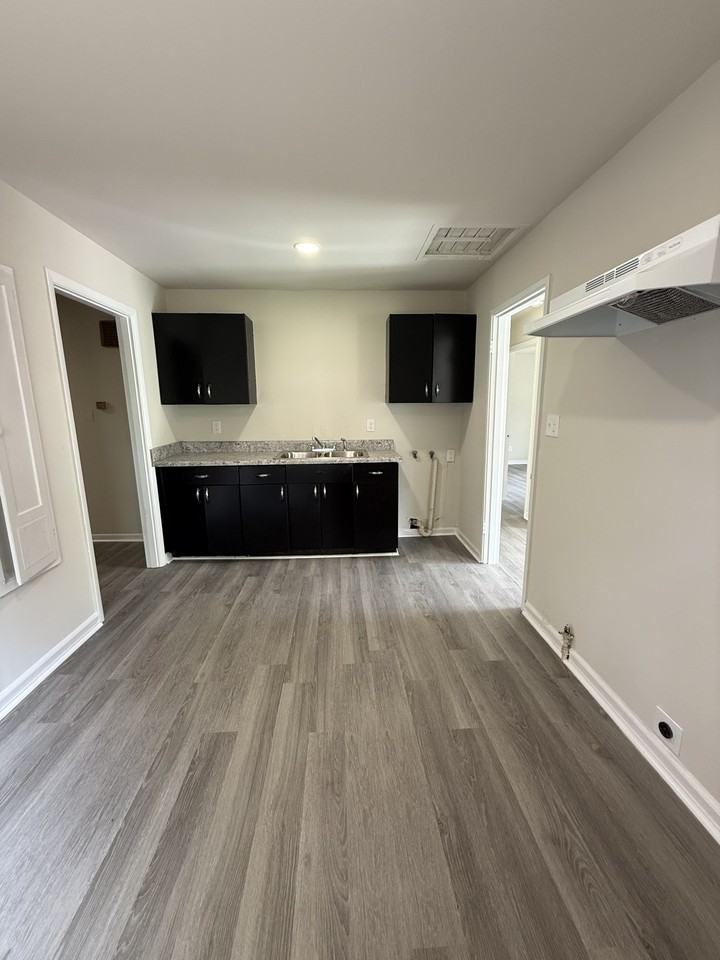 109 Houston Dr #1 - Photo 3 of 11