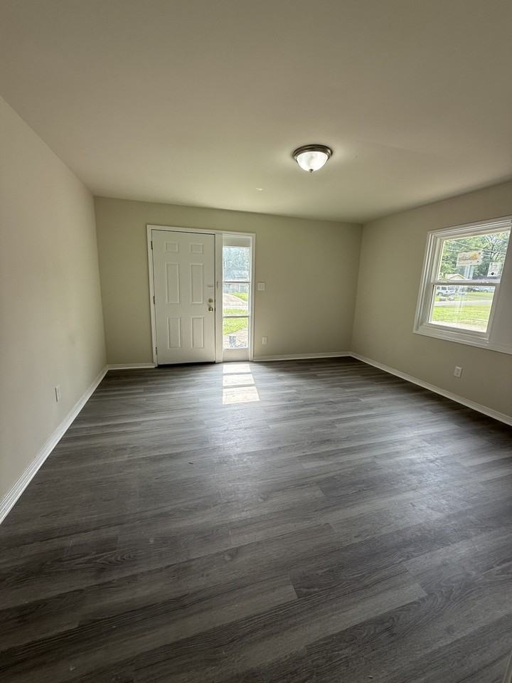109 Houston Dr #1 - Photo 4 of 11