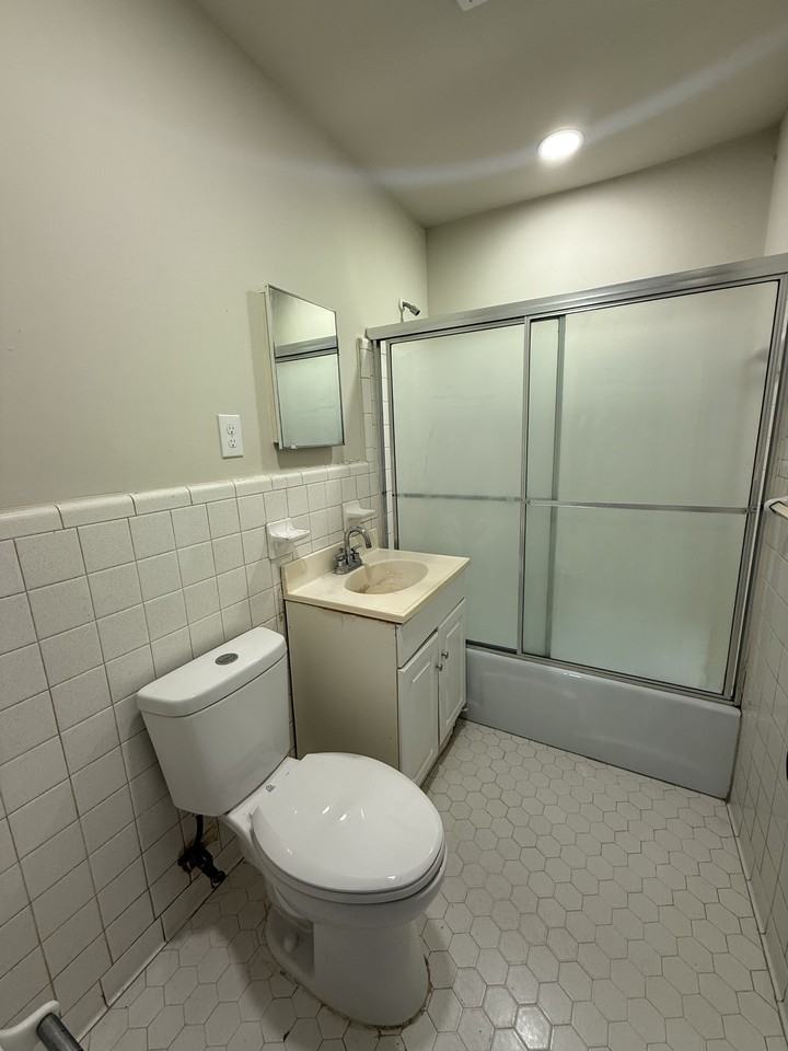 109 Houston Dr #1 - Photo 5 of 11