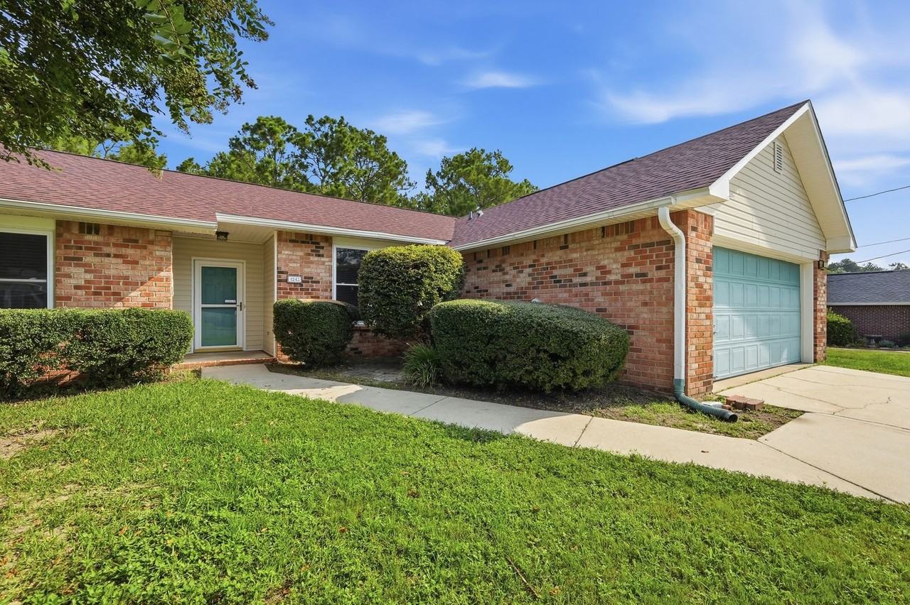 1243 Jefferyscot Dr - Photo 3 of 50