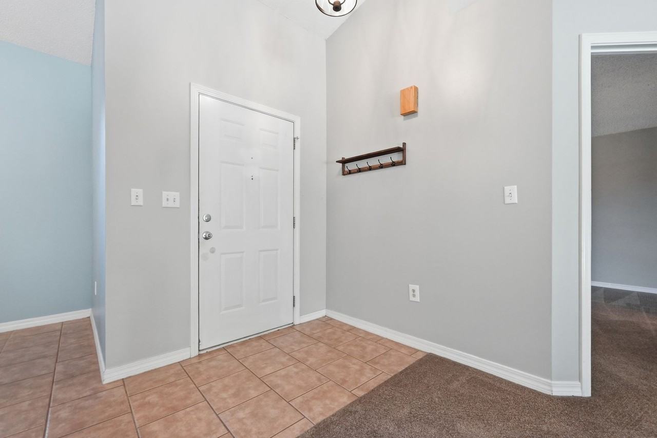 1243 Jefferyscot Dr - Photo 7 of 50
