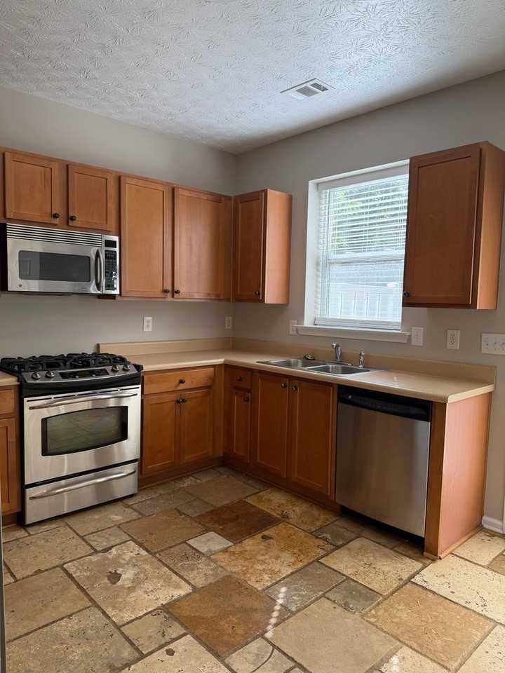 6262 Shoreview Cir - Photo 6 of 23