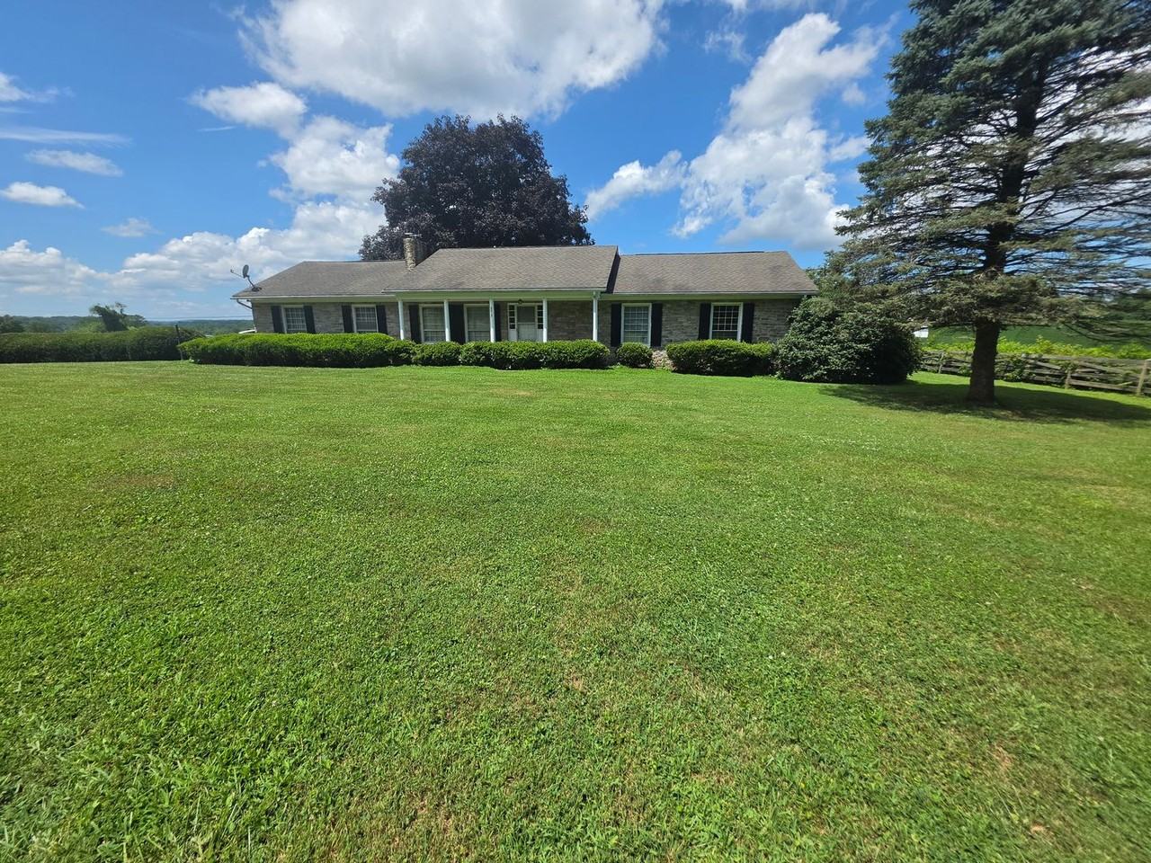 2213 Allibone Rd - Photo 3 of 19
