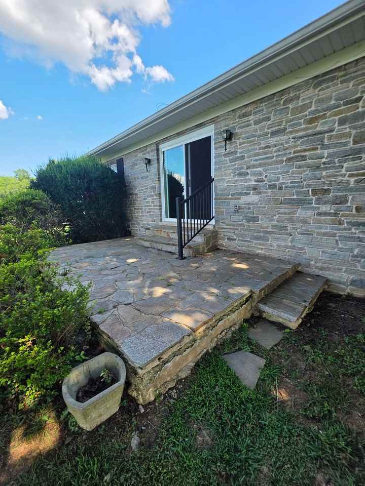 2213 Allibone Rd - Photo 6 of 19