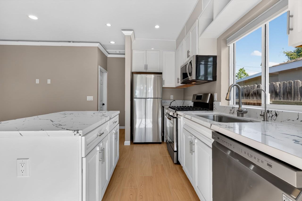 7105 Hoffman Ave #1 - Photo 4 of 42