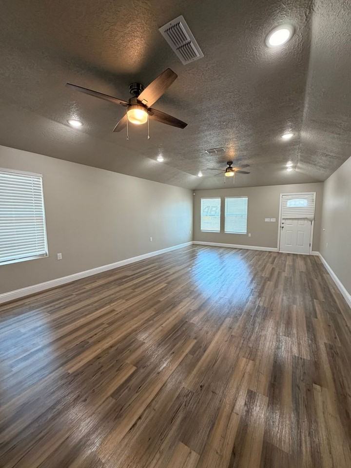 2371 Marlene - Photo 4 of 16