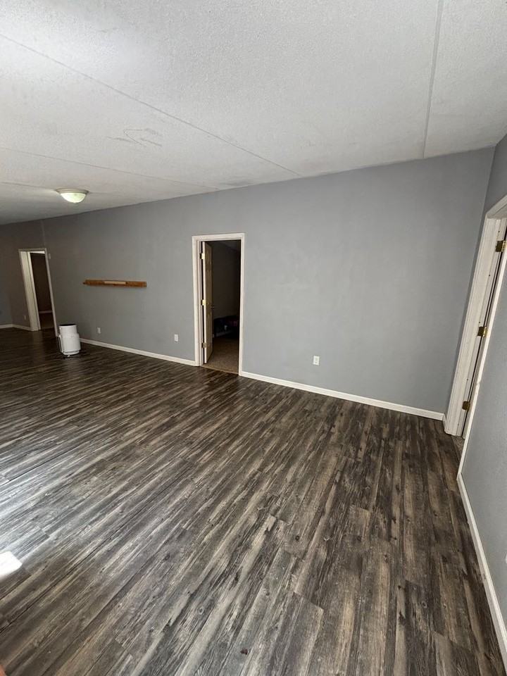 CA-Medallion Court - Photo 2 of 38