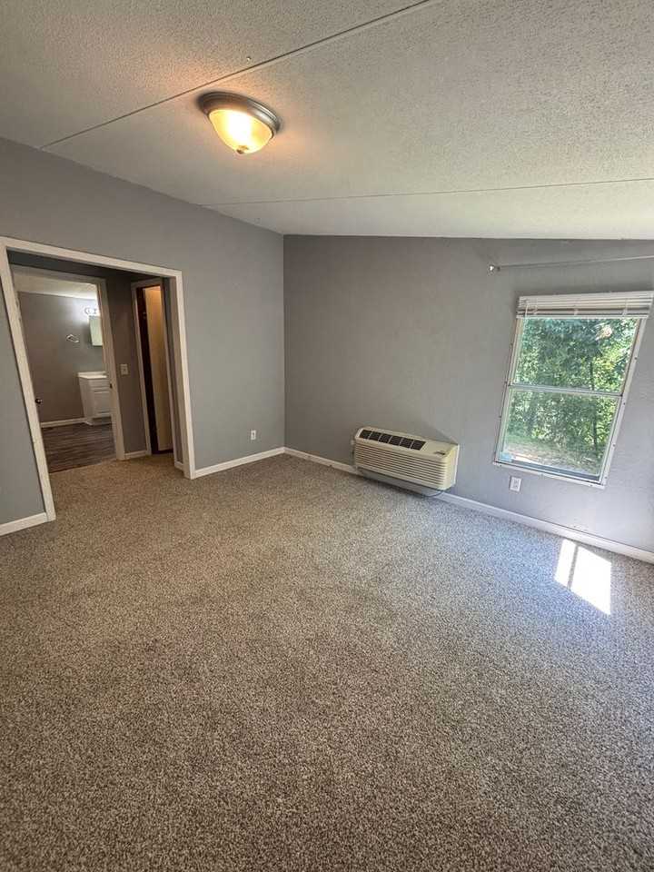 CA-Medallion Court - Photo 5 of 38