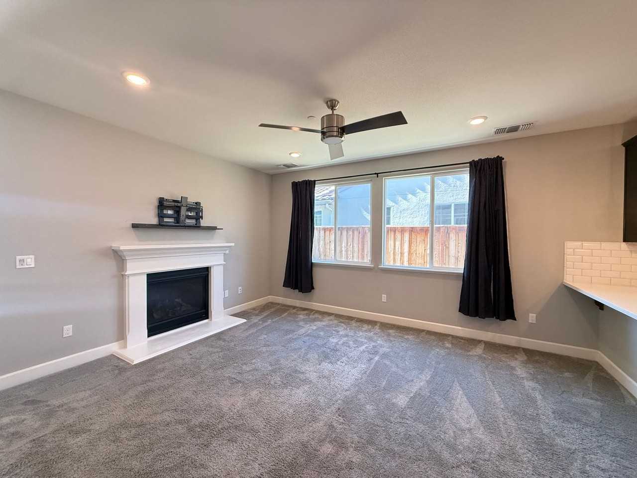 2925 Walker Way - Photo 5 of 21