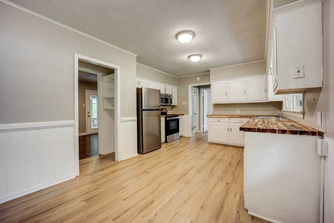 2823 Independence St - Photo 2 of 24