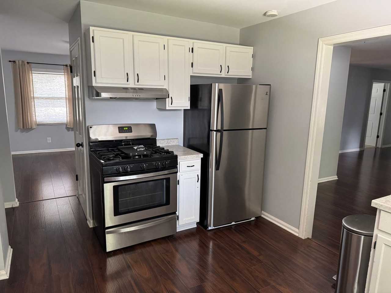 209 W Royal Dr - Photo 3 of 32