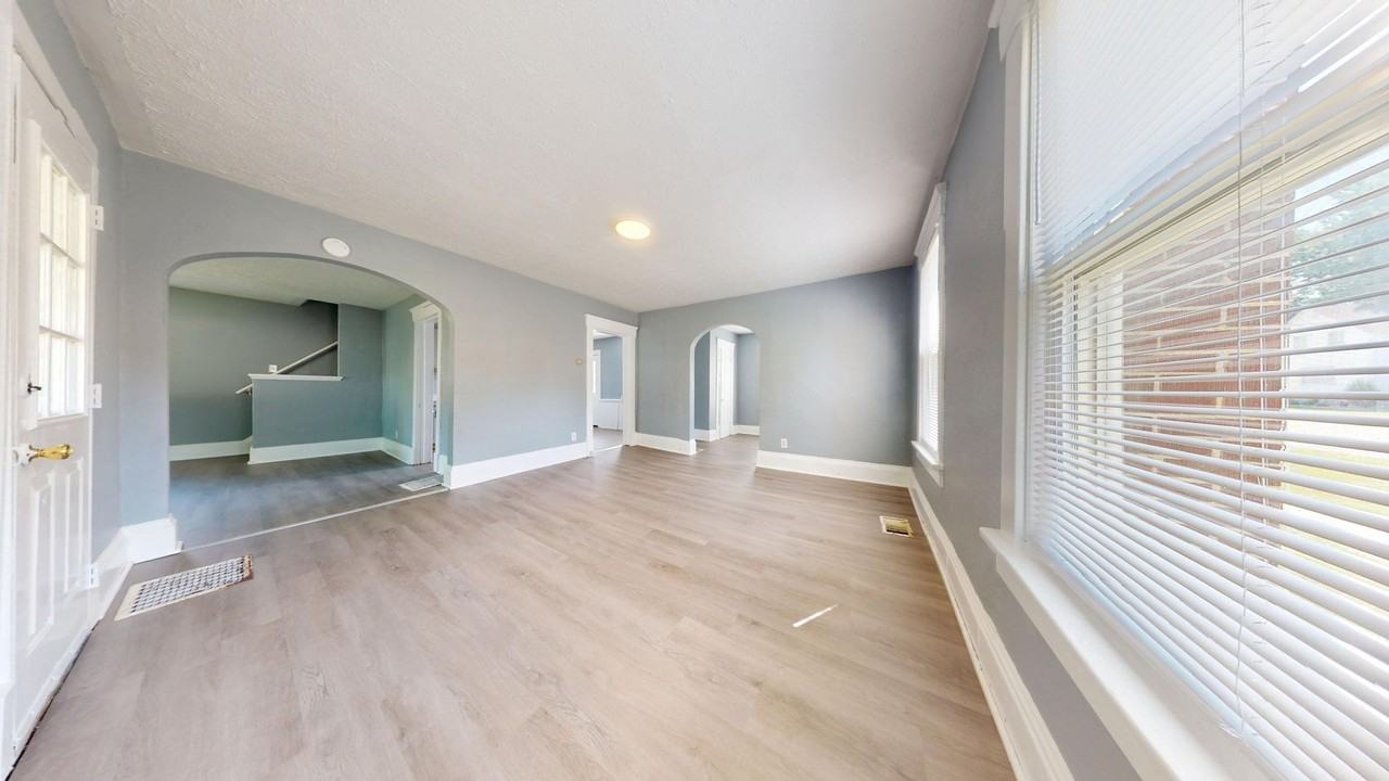 301 N Henry St - Photo 3 of 13