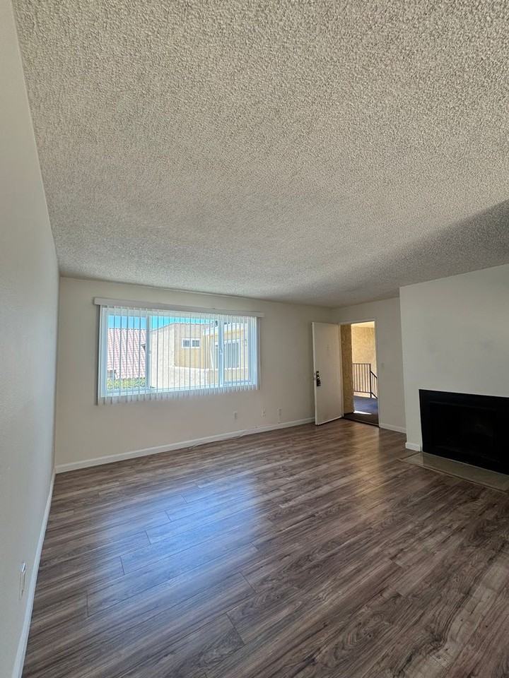 17762 Paseo Cir #C - Photo 4 of 12