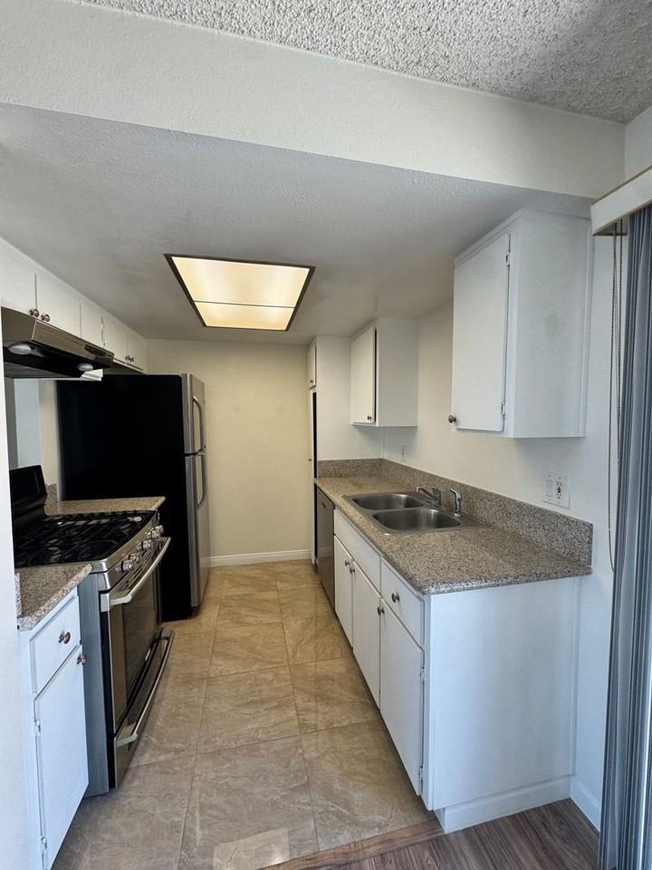 17762 Paseo Cir #C - Photo 6 of 12
