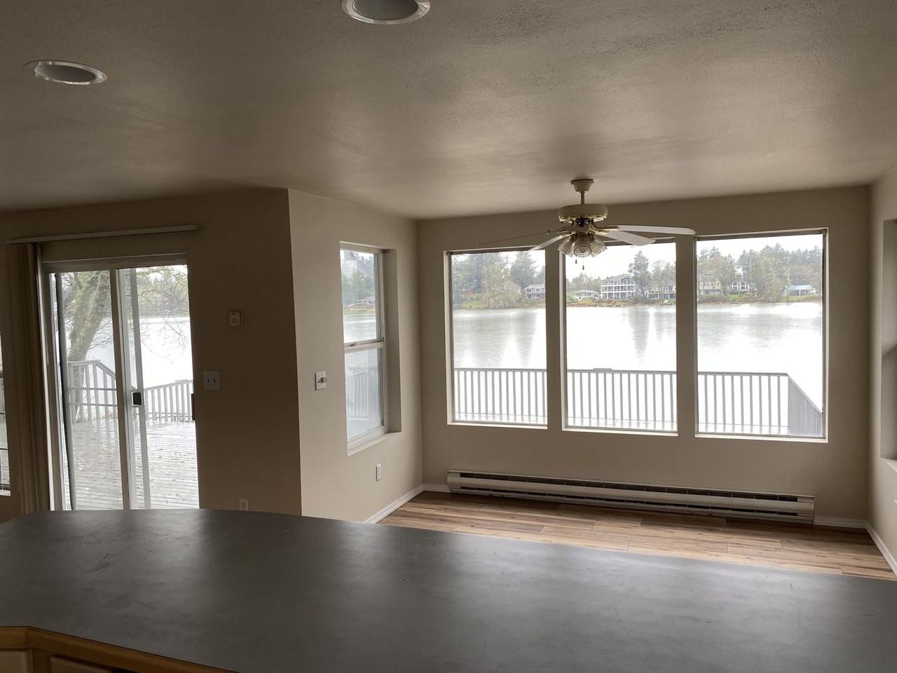 677 Lake Island Ave Se - Photo 4 of 32