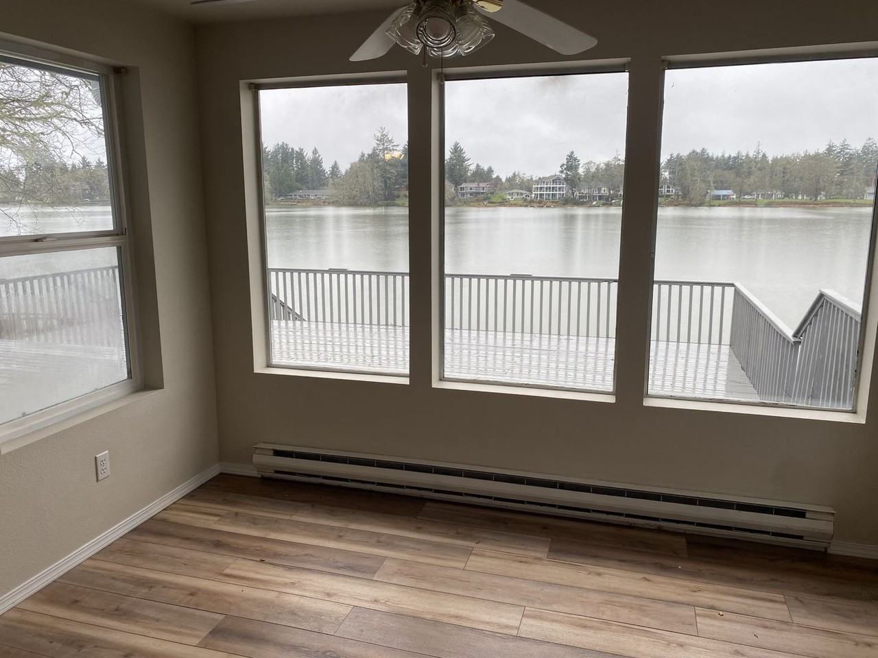 677 Lake Island Ave Se - Photo 5 of 32