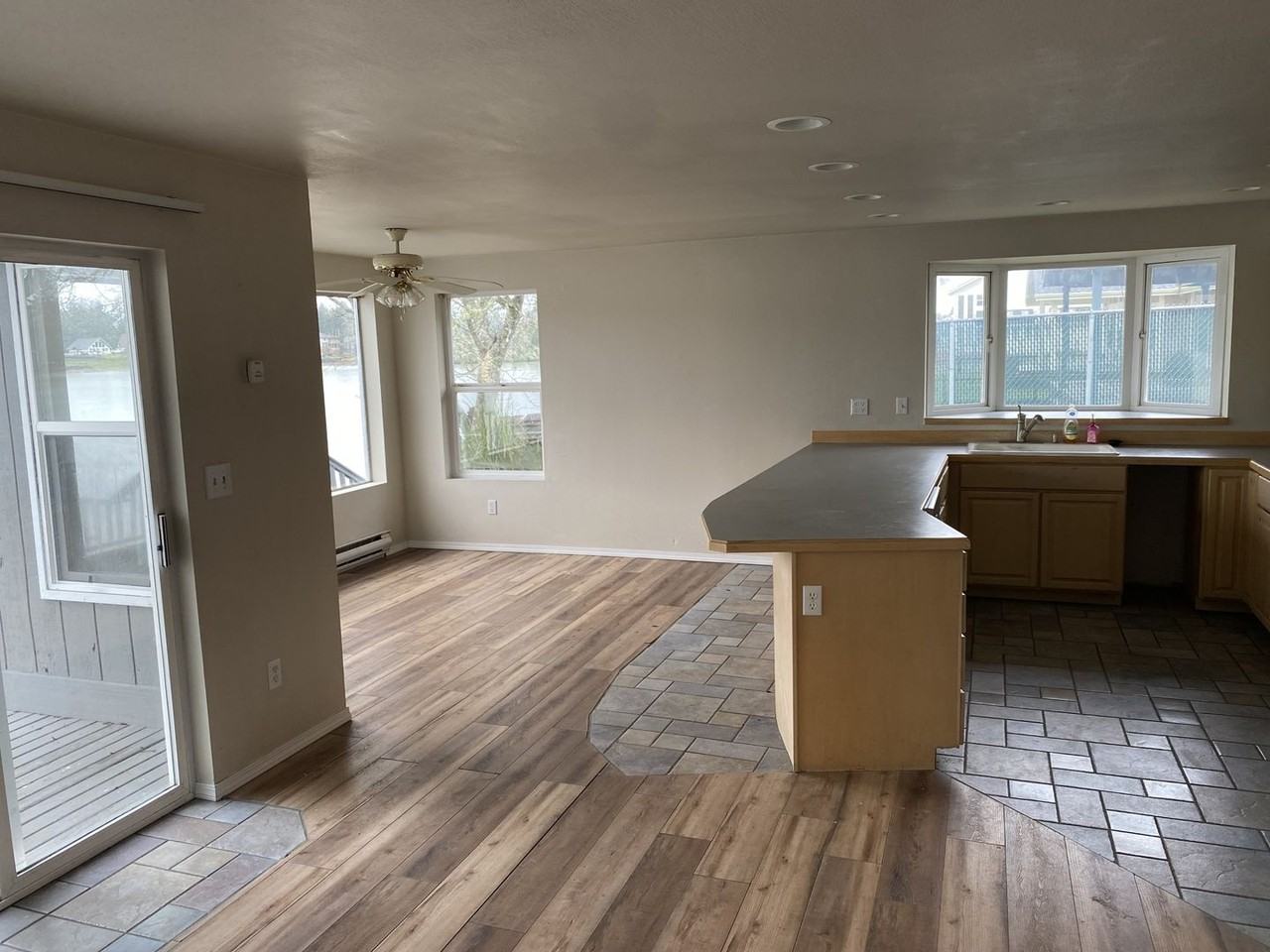677 Lake Island Ave Se - Photo 7 of 32