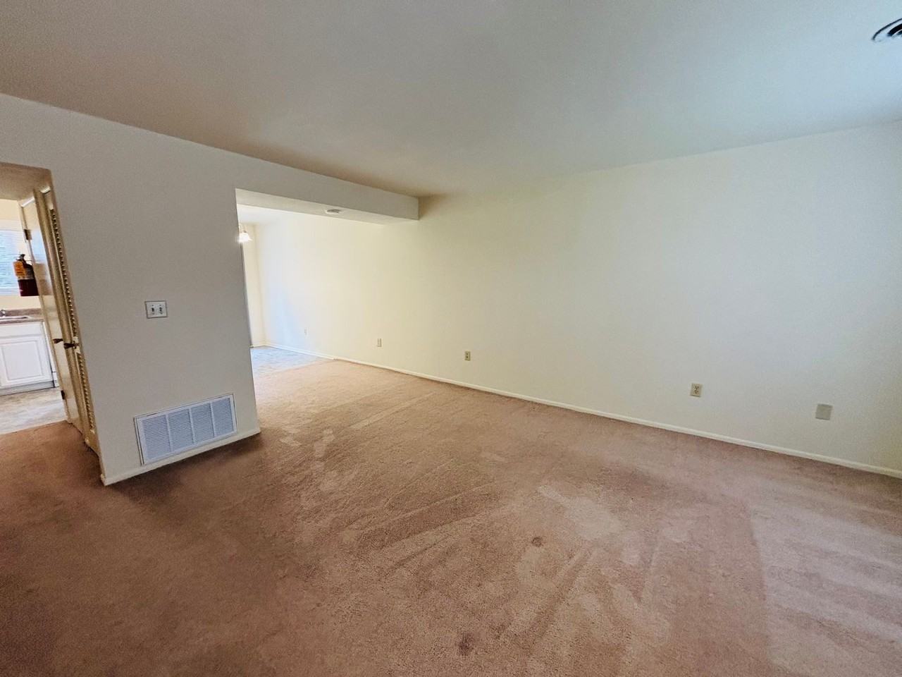 347 New Kent Rd - Photo 4 of 15