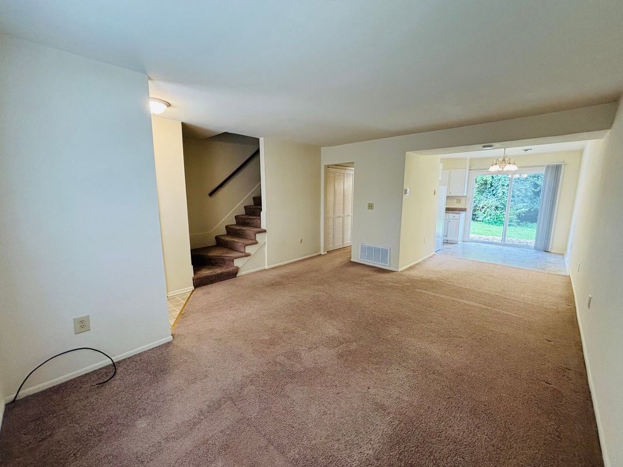 347 New Kent Rd - Photo 5 of 15
