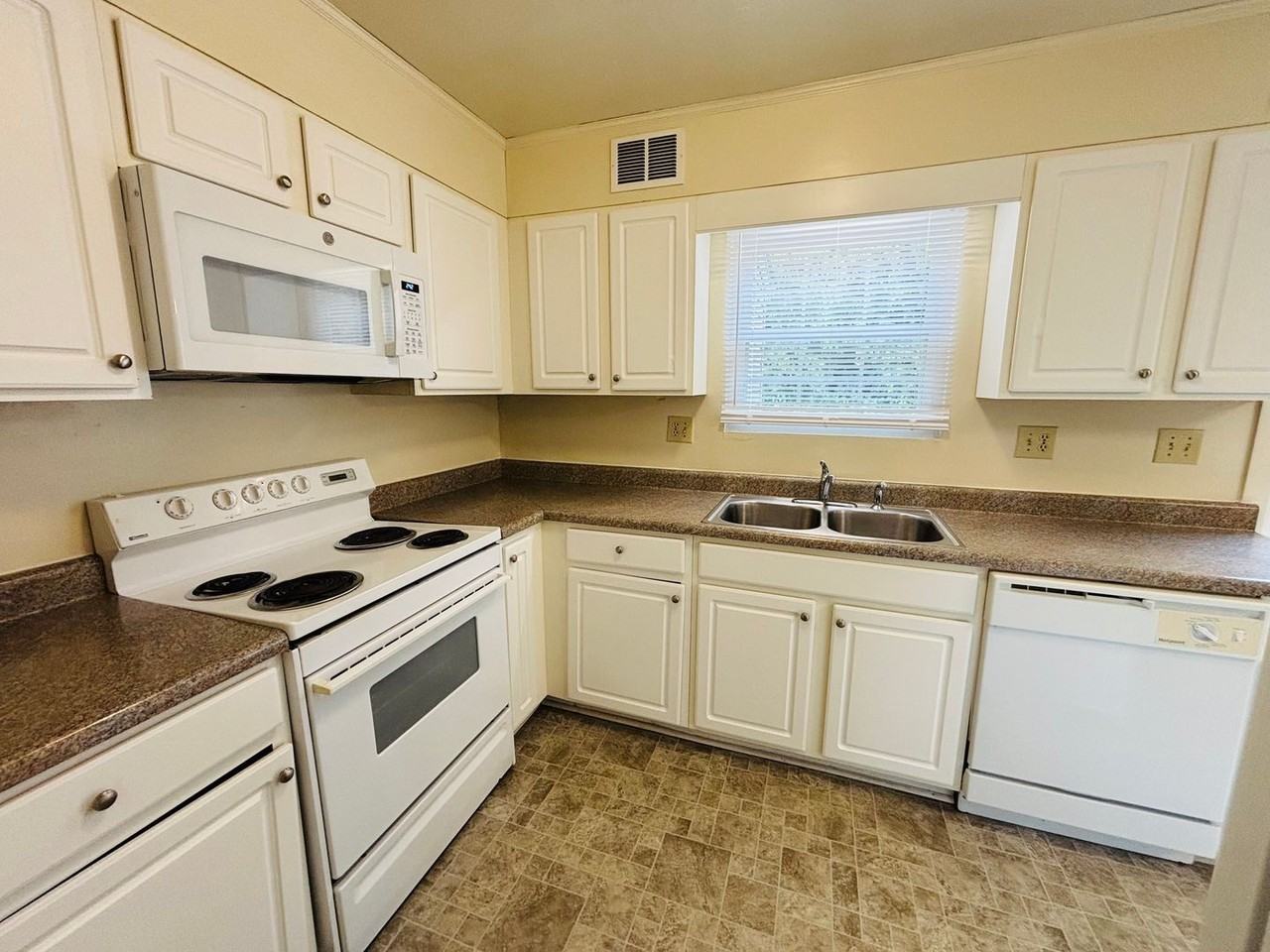 347 New Kent Rd - Photo 7 of 15