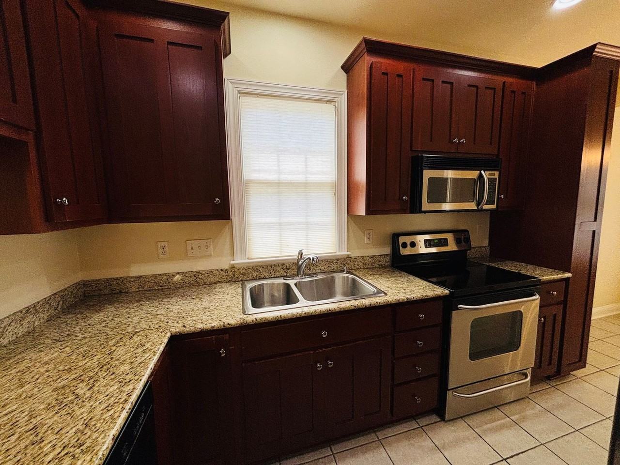 204 Heights Ln - Photo 6 of 26