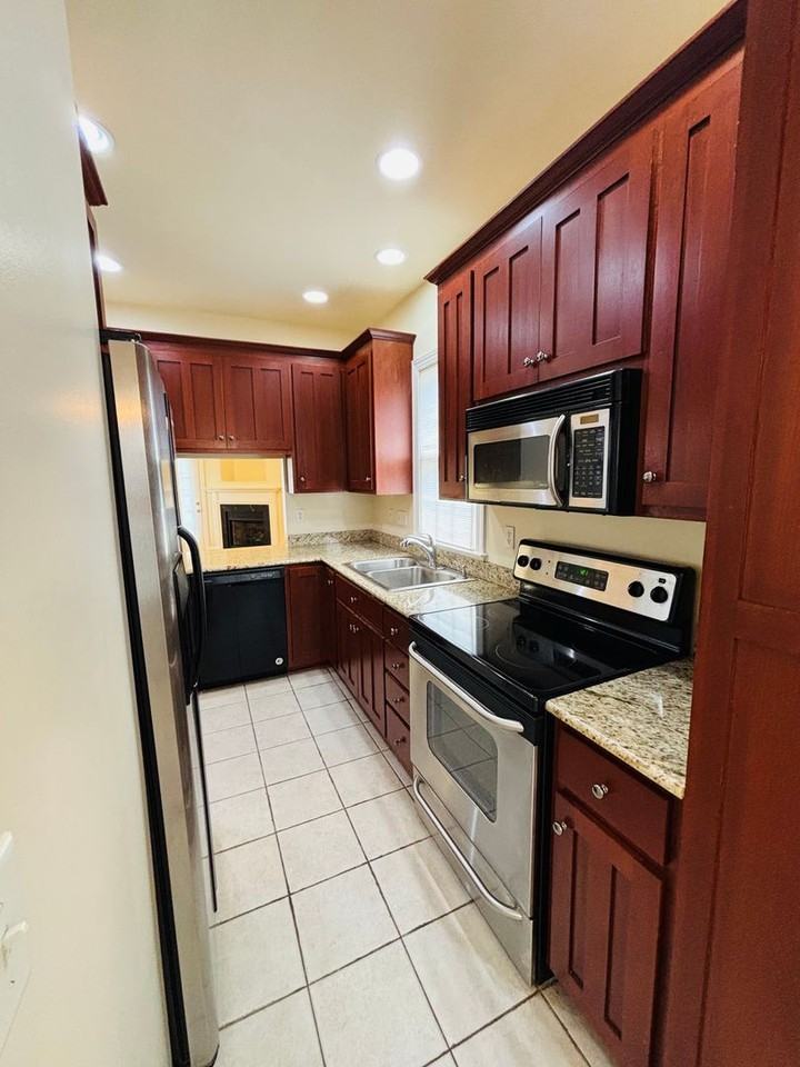 204 Heights Ln - Photo 7 of 26