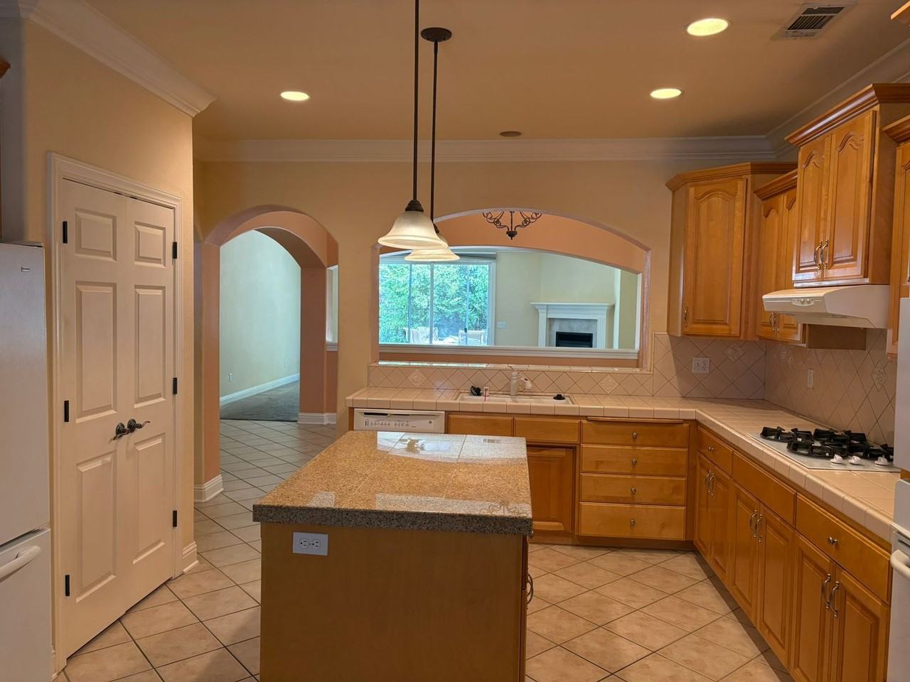 587 Castenda Dr - Photo 2 of 15