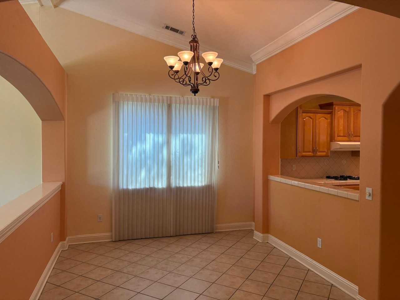 587 Castenda Dr - Photo 4 of 15