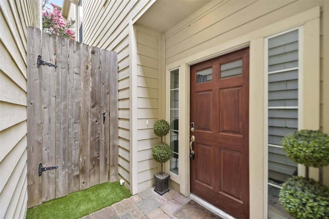 5954 Kansas St - Photo 2 of 27