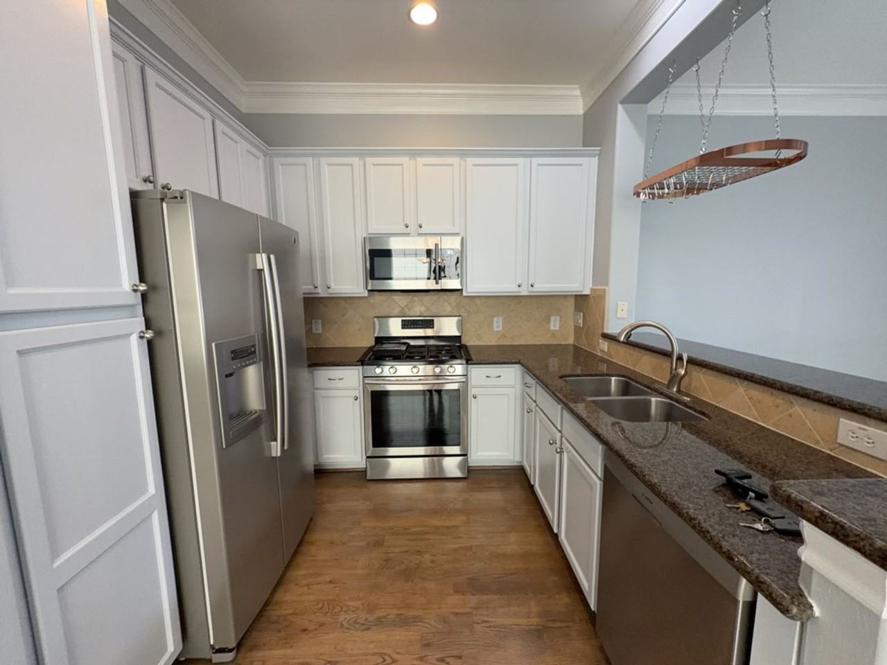 5954 Kansas St - Photo 4 of 27