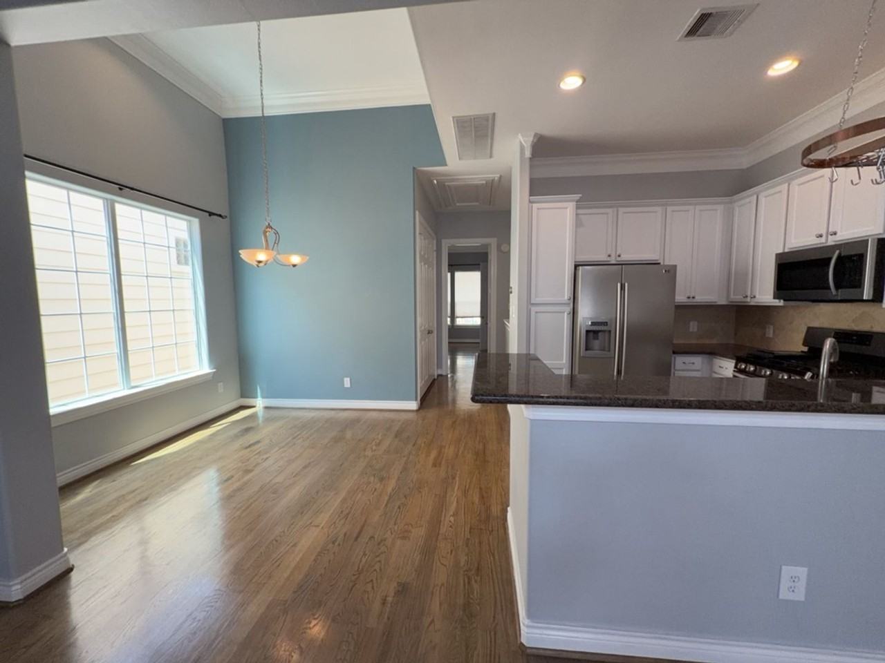 5954 Kansas St - Photo 5 of 27