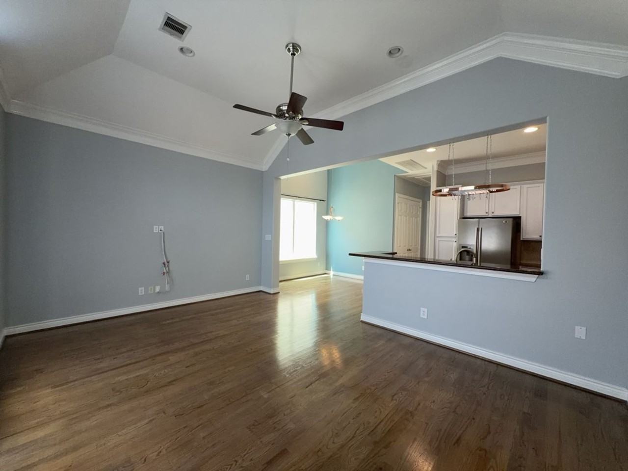 5954 Kansas St - Photo 6 of 27
