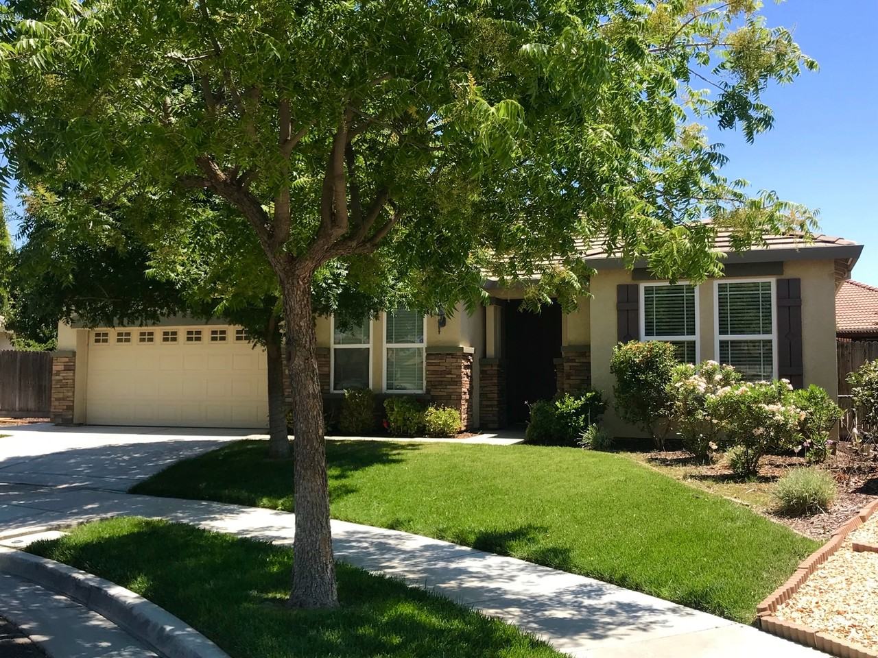 2093 Maximillian Ct - Photo 3 of 3