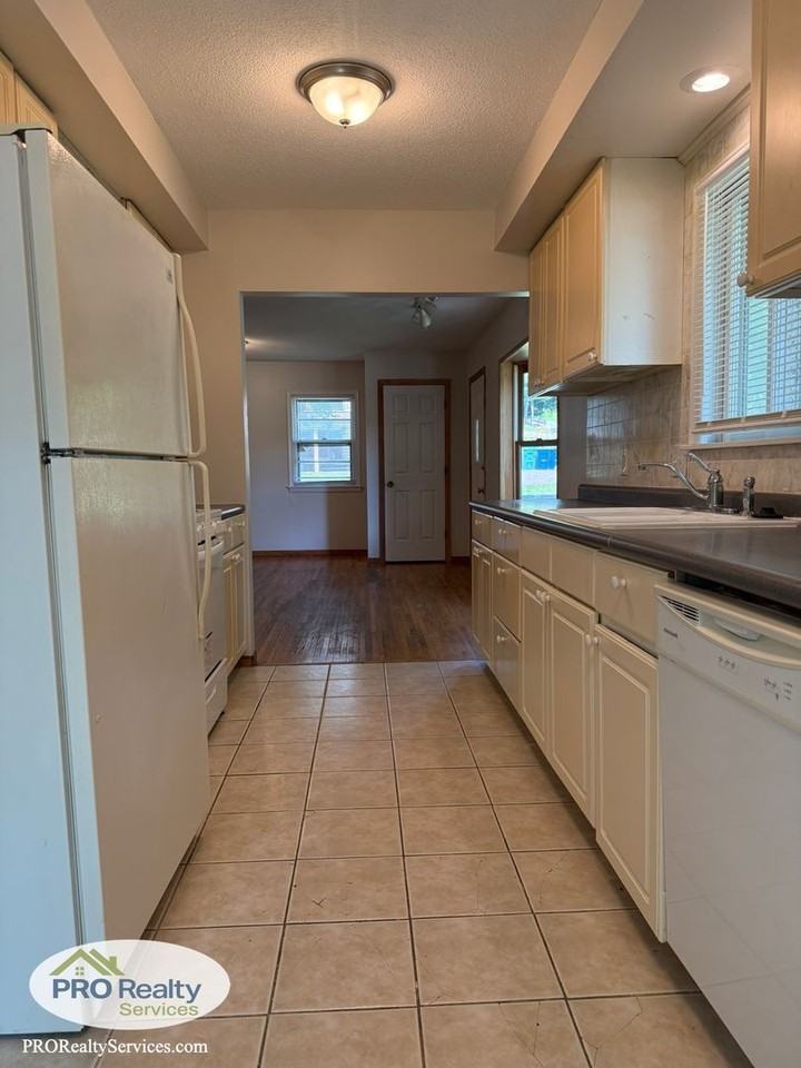 2525 Nathan Ln N - Photo 7 of 24