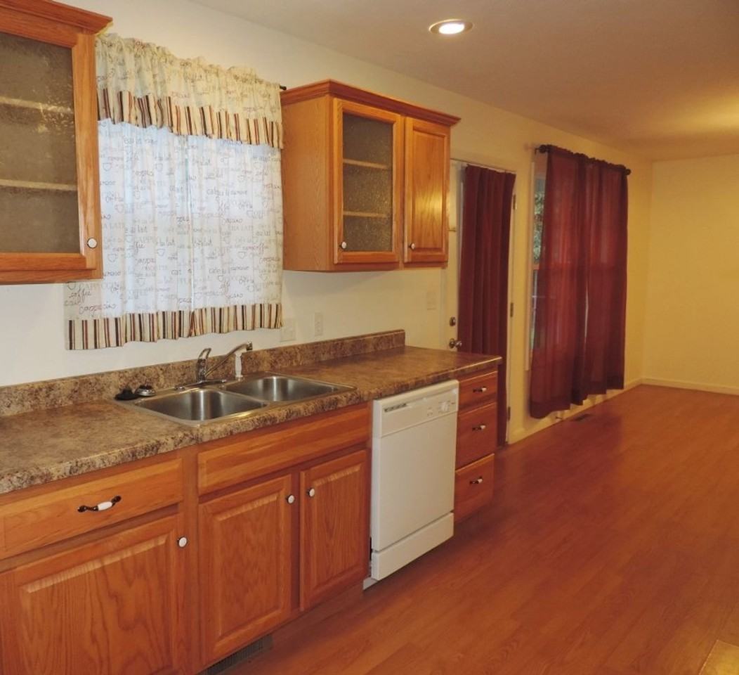 19550 Lenox Ln - Photo 4 of 28