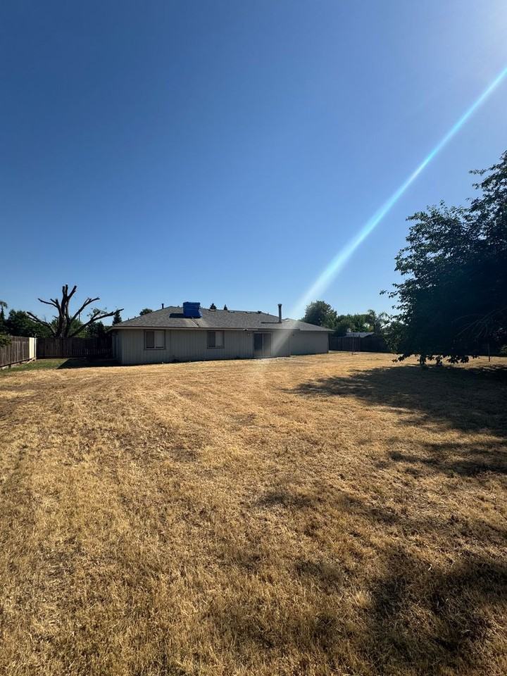 25831 Temple Dr - Photo 2 of 8