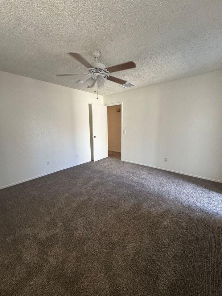 25831 Temple Dr - Photo 3 of 8